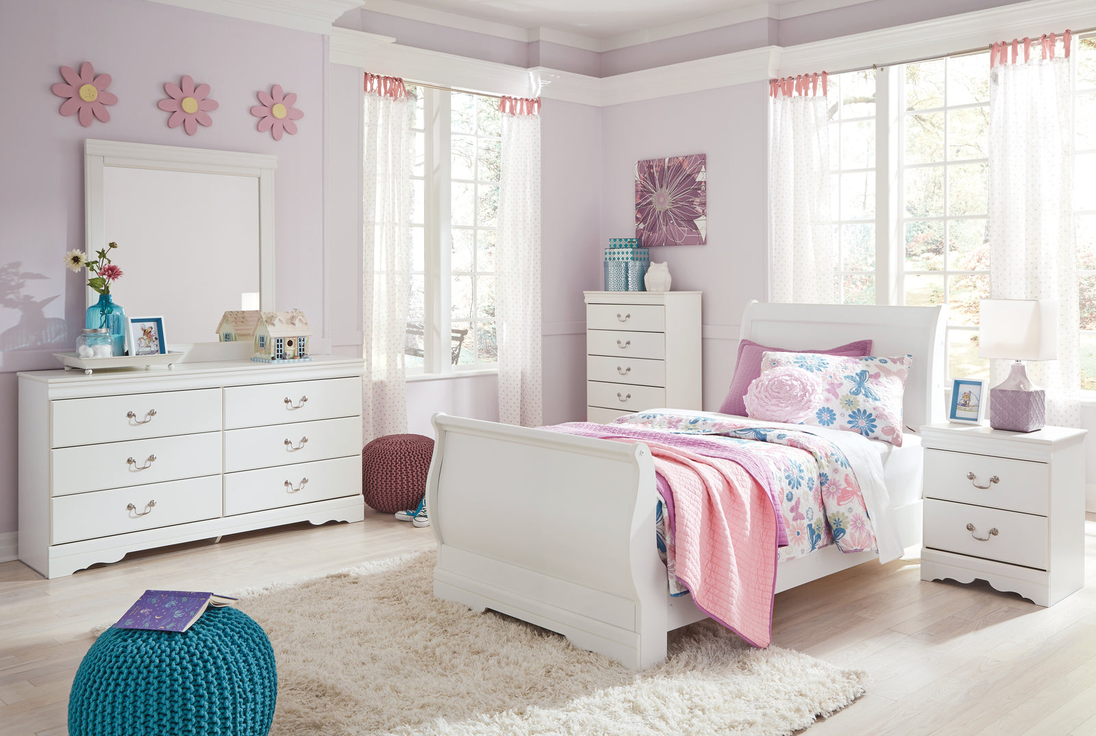 Anarasia White Sleigh Bedroom Set