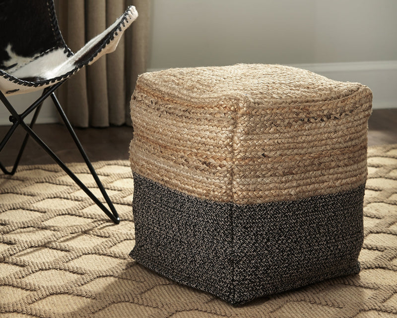 Sweed Valley Natural/black Pouf