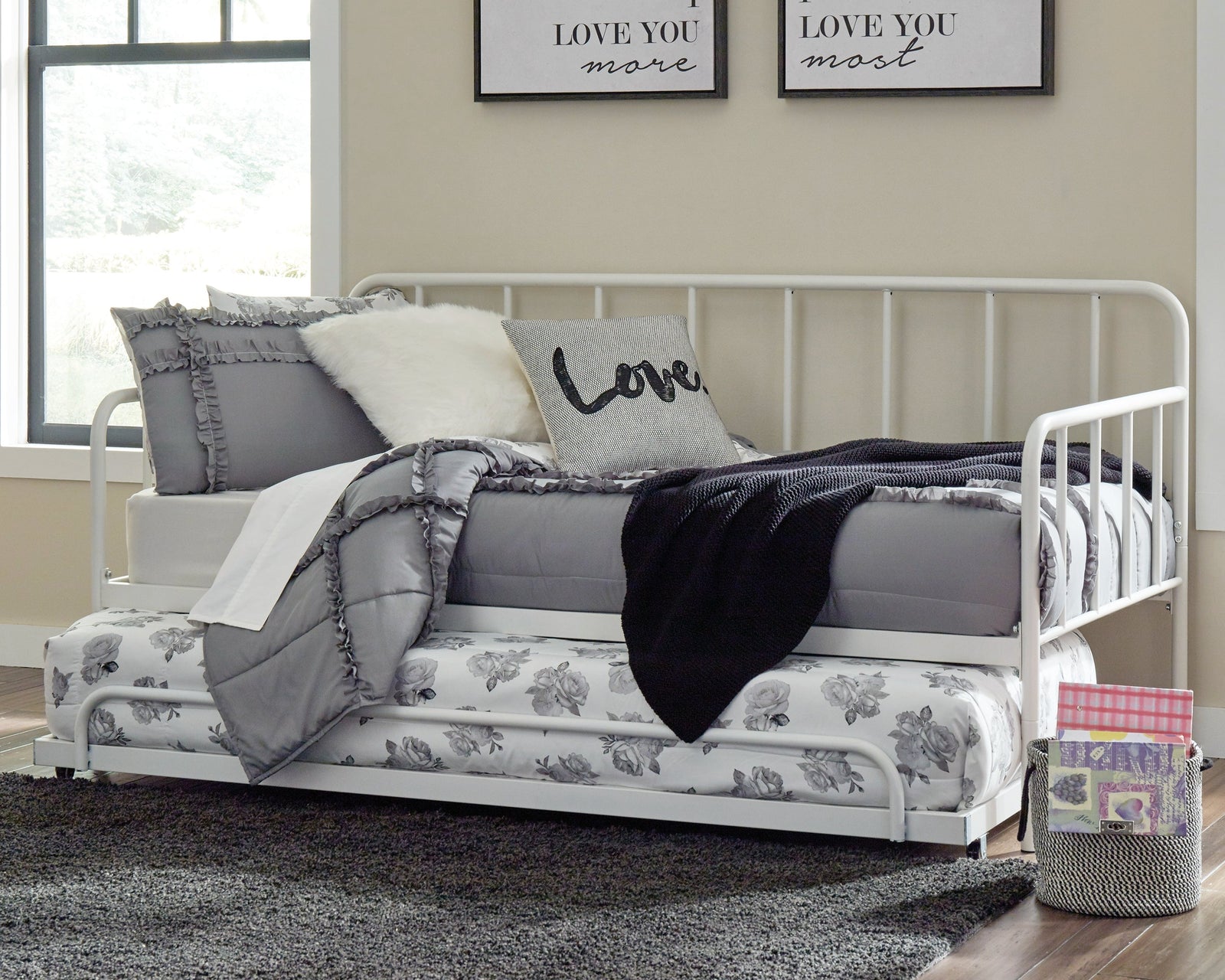Trentlore White Twin Metal Day Bed With Trundle