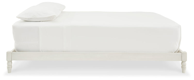 Tannally White Queen Platform Bed
