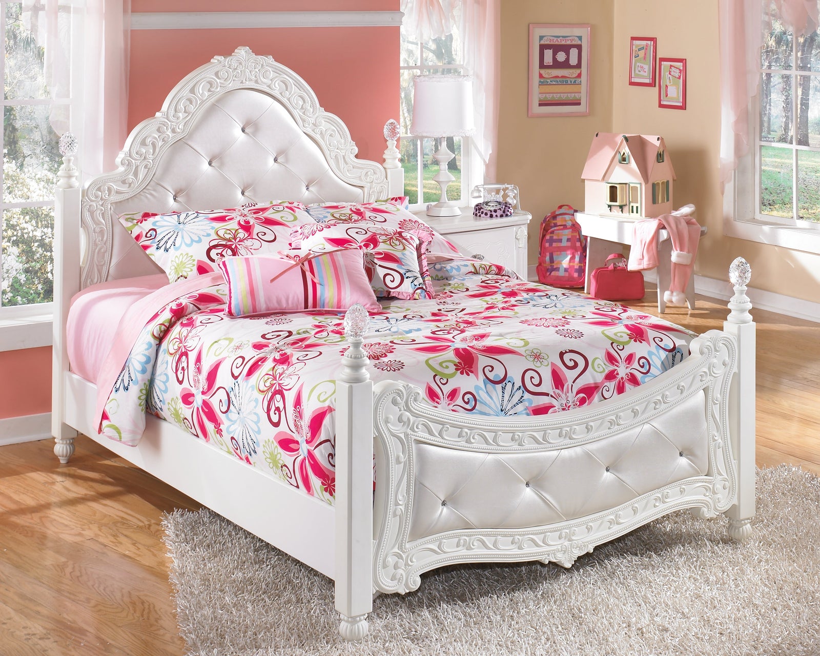 Exquisite White Full Poster Bed