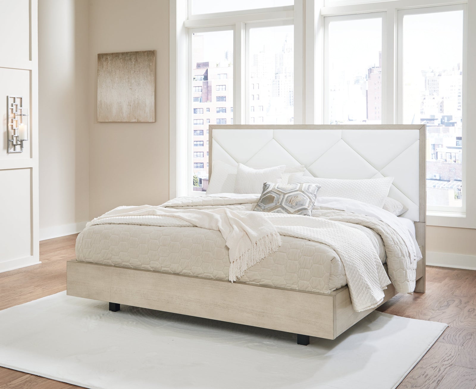 Wendora Bisque/white King Upholstered Bed