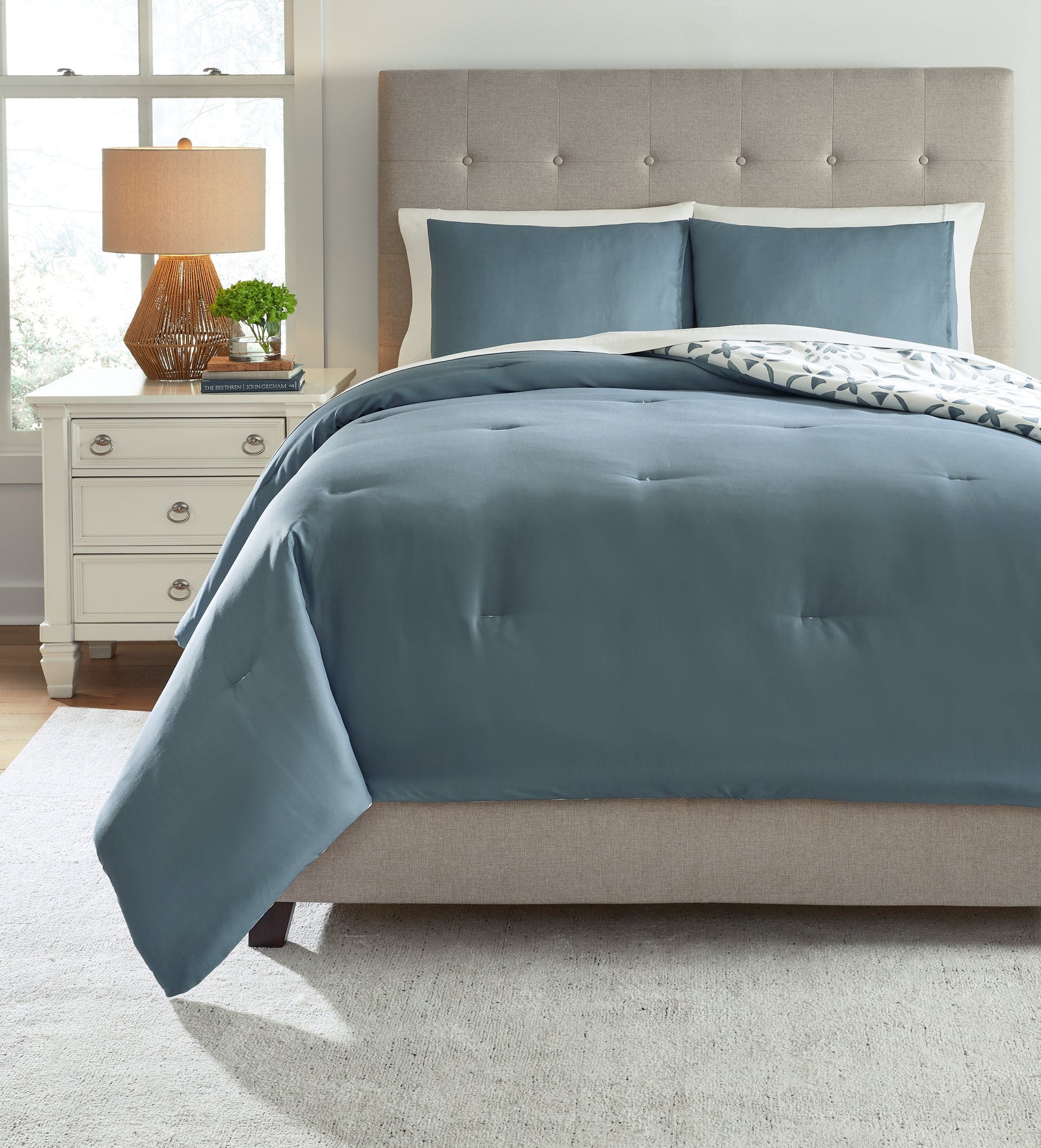 Adason Blue/White King Comforter Set